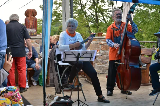 koncert skupiny Doktoři v Kovárně pro radost v Kytíně