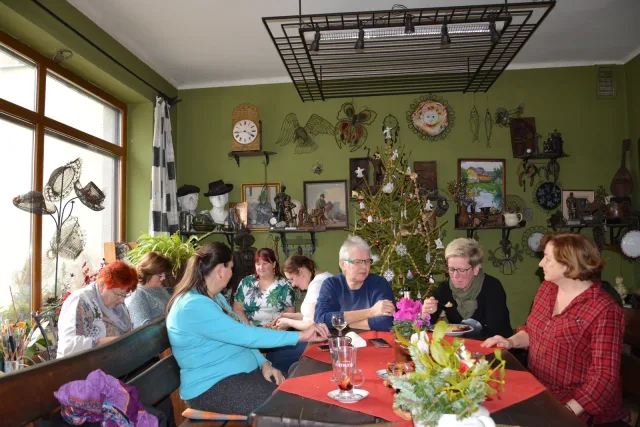setkání spolku Dráteník v Kovárně pro radost v Kytíně