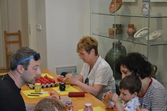 Velikonoční akce v Musaionu - malování vajíček